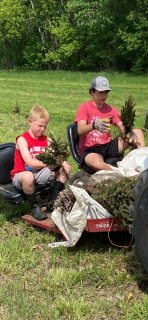 Includefamilyandfriendsduringtreeplantingprojectstheywillmostdefinitelyappreciateitoneday.WeissRealty.png