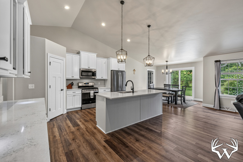 W4095ThornwoodDr-23.jpg