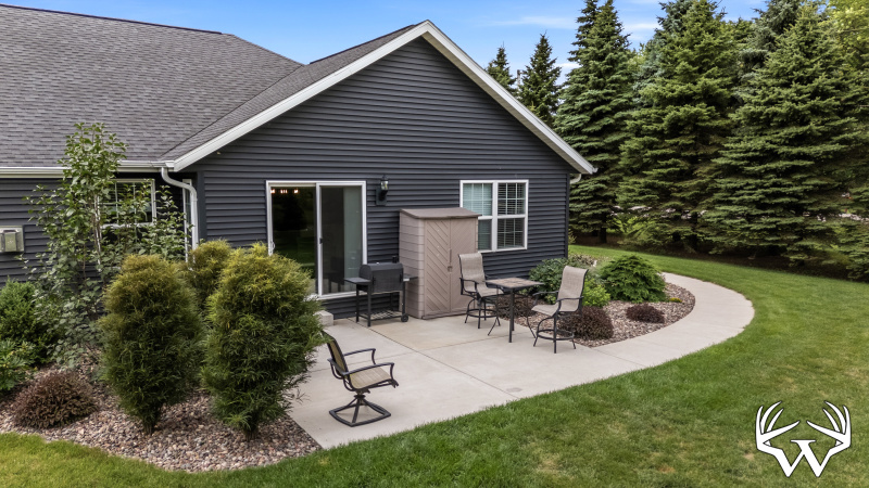 W4095ThornwoodDr-9.jpg