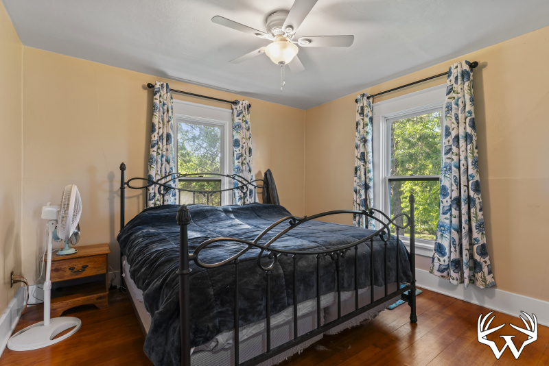 bed1.jpg
